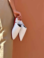 babouche belgha blanc intemporelle, medina marrakech marocaine homme, fait main cuir de luxe personnalisée, artisanat zellige amazigh berbère contemporain, collection atlas, semelle rouge