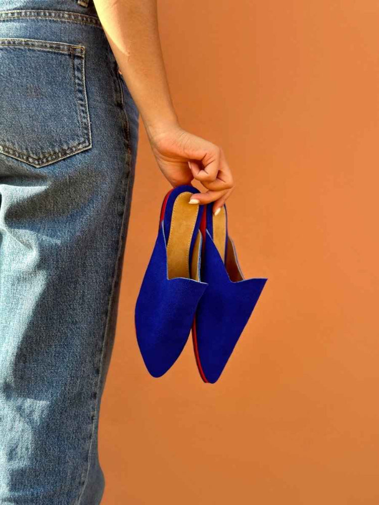babouche belgha bleu majorelle, medina marrakech marocaine femme, fait main cuir de luxe personnalisée, artisanat zellige contemporain, semelle rouge 