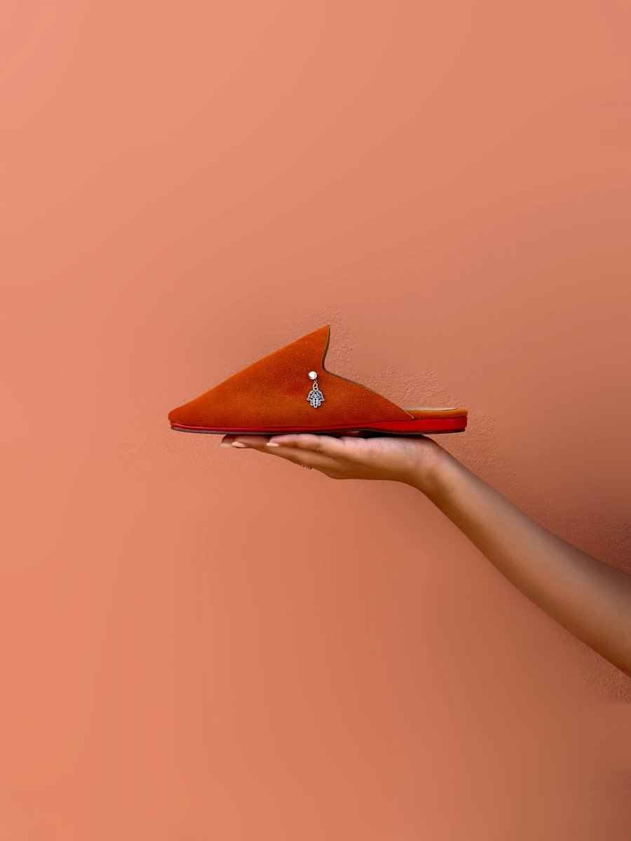 babouche belgha orange, medina marrakech marocaine femme, fait main cuir de luxe personnalisée, artisanat amazigh contemporain, semelle orange