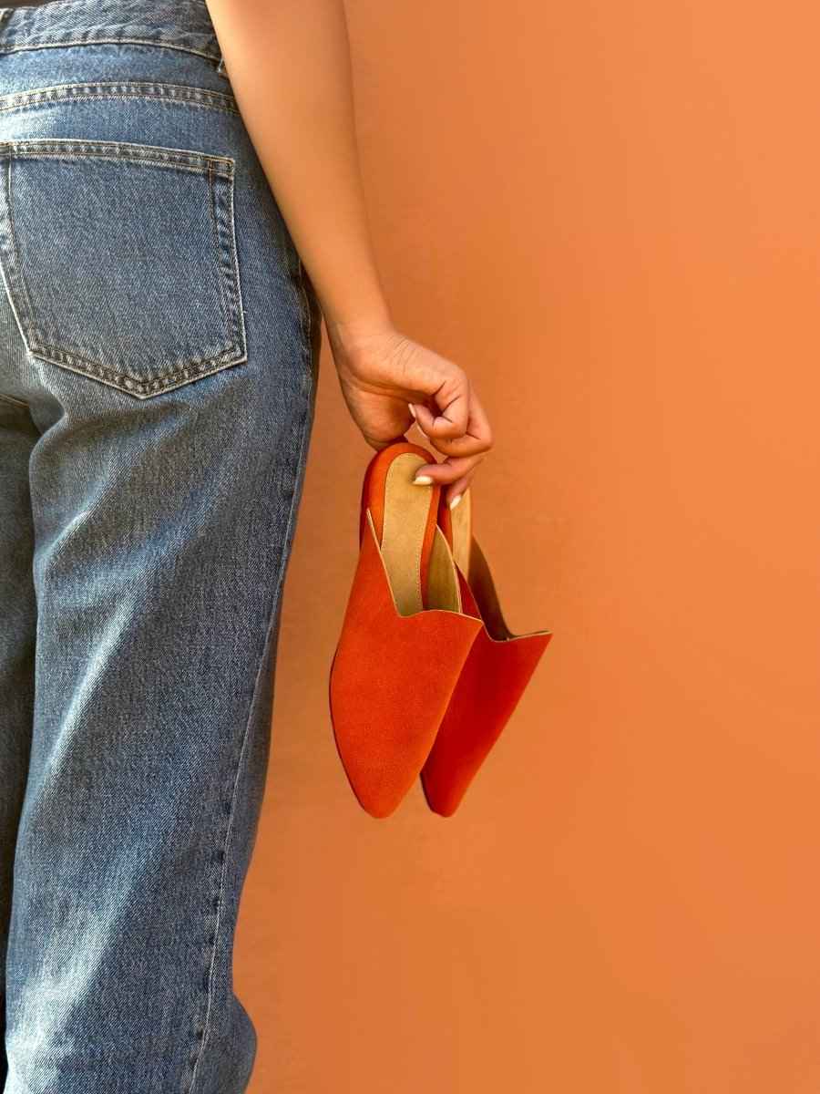 babouche belgha orange, medina marrakech marocaine femme, fait main cuir de luxe personnalisée, artisanat amazigh contemporain, semelle rouge 