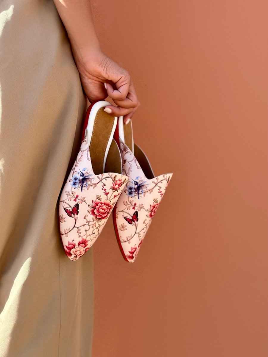 babouche belgha blanche dolce vita, medina marrakech marocaine femme, fait main cuir de luxe personnalisée, artisanat amazigh contemporain, semelle rouge 