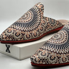 Gift box entreprise contenant une paire de babouches marocaines en cuir sur-mesure